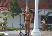 Staf Ahli Bupati Bidang Pemerintahan Hukum dan Politik Zulfikar Irwan Pimpin Apel Mingguan Bulan Juni 2024