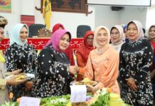 Ketua TP PKK Hadiri Sidang Paripurna Hut Lampung Tengah Ke 78