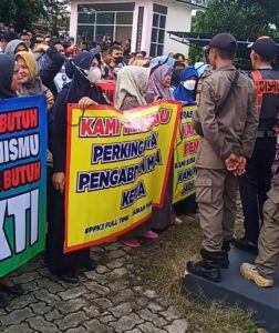 ffa1a3795b32ba9779ed83c42308bd360bc1ac1074551c1ca6f48839b22bf431.0